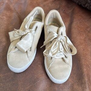 PUMA Vintage Style Sneakers- tan Basket Heart Coach/ Festival sneakers size 7.5